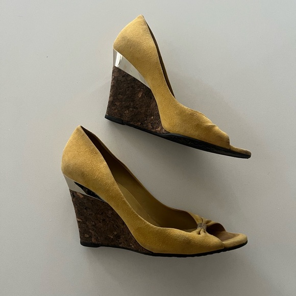 Comfortable yellow Gucci shoes, size 38. - Picture 3 of 5